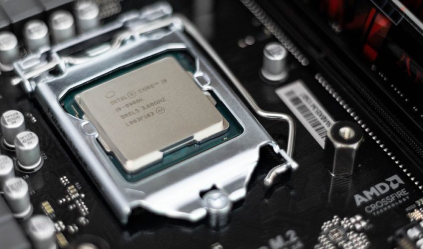 高性能CPUとマザーボード、増設パーツが並ぶハイエンド構成イメージ